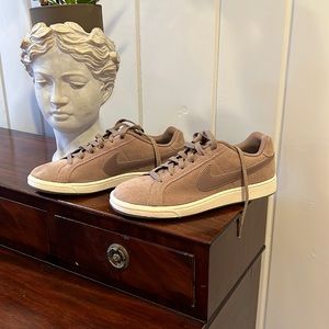 Nike Court Royale Sneakers